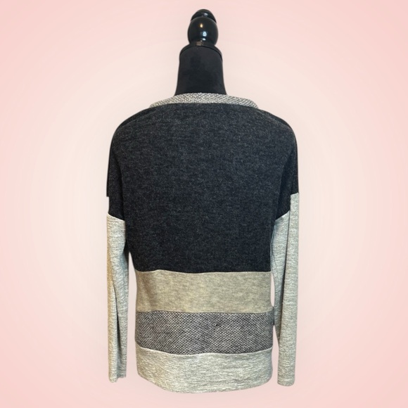 THML Sweater - Picture 2 of 11